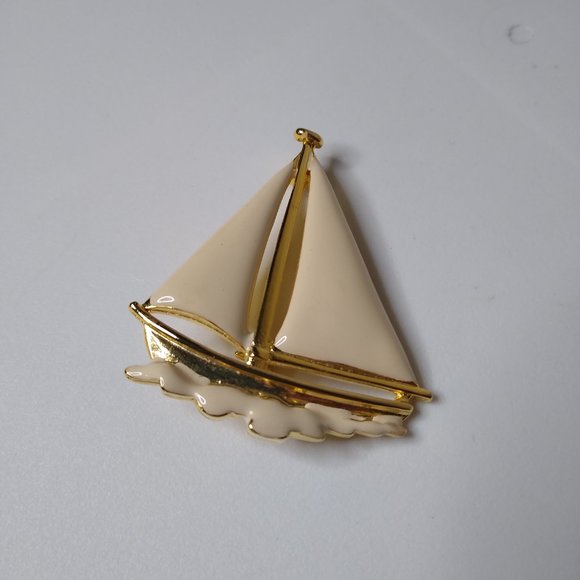 Sailboat Brooch - Picture 2 of 16